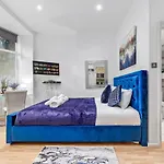 Immaculate 1-Bed Studio In London