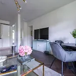 2 Bedroom Modern Urban Sanctuary 1Cc - Cherrydeal