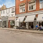 Hidden Gem In Chiswick, Stylish 1 Bedroom House