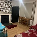 Luxury Extra Large Double Bedroom Near The St James Street