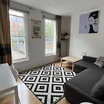 1 Bed Flat In The Heart Of London