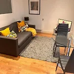 Cosy Apartment In East London