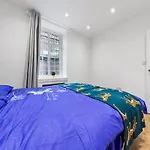 Modern Flat In London