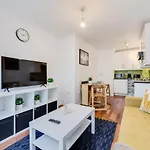 Visit London 1 Bed Flat- Canary Wharf Close To River Thames
