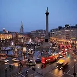 Trafalgar Square Arty Apartment