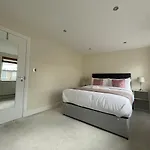 Second Nest Islington Town House