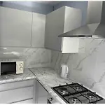 Lovely And Quiet 2 Bedroom Maisonette.Free Parking
