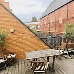 Spacious Mews Apartment, Clapham