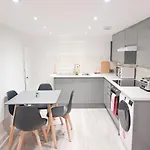 Shepherds Bush Apartment