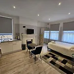 Studio Flat In Lovely Alexandra Palace London