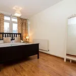 Private Room With Smart Tv In Central London