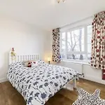 Spacious 2 Bedroom Flat In Central London