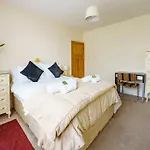 Wembley Arch View, 4-Bed House, Drive For 2 Cars