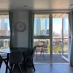 Morden 2Bed2Bath London Zone2 City/River View Home