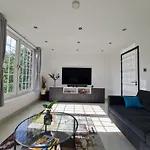 Luxury Apartment Limehouse
