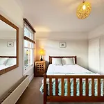 Daisy\'S Place In London