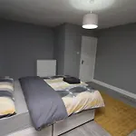 Modern 2 Bed Close To City