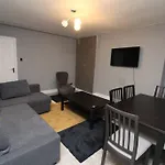 Modern 2 Bed Close To City