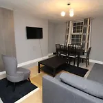 Modern 2 Bed Close To City