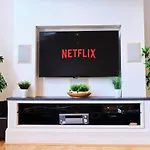 Pluxa Ebony Suite - Fireplace With Workspace & Unlimited Wi-Fi