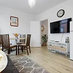 Modern 2 Bed East London Home By Rebby Properties Sleeps 5 Near Canning Town Station