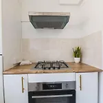 Stylish & Tranquil Flat With Excellent Connections