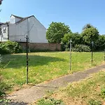 Stylish & Tranquil Flat With Excellent Connections