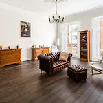 4 Bedroom House Up To 10 People At Heart Of Kensington And Chelsea