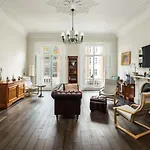 4 Bedroom House Up To 10 People At Heart Of Kensington And Chelsea