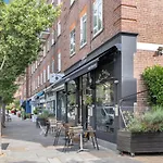 Entire Flat In Heart Of Chelsea Hosted By Zahra