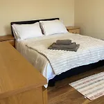 Single And Doubles Rooms Close To Central London