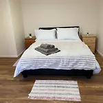 Single And Doubles Rooms Close To Central London