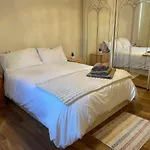 Single And Doubles Rooms Close To Central London