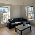 Flat 5 Latchmere, 2 Bedroom, 1 And A Half Bathrooms Flat