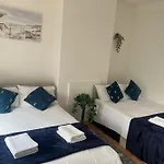 Aldgate Apartment In Central London