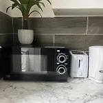 Aldgate Apartment In Central London