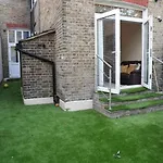 Spacious 5-Bed Retreat