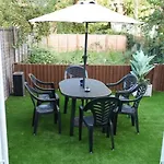 Spacious 5-Bed Retreat