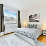 Knightsbridge Stylish Two Bedroom Apartment