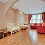 Noel Oasis : London Retreat
