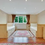 Noel Oasis : London Retreat