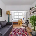 Charming And Spacious 1 Bedroom Flat In Battersea