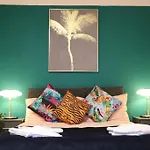 Hyde Park Studio Apartment