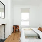 Sun Drenched 1 Bedroom Apartment In Farringdon