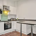 Heathrow 2-Bedroom Urban Oasis