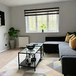 Stunning Apartment In Beckton With Private Entrance