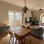 Peaceful Bright City Hide Away With Parking