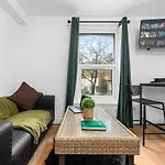 Modern Gem Brixton Centre Cozy & Comfort Charis City Studio