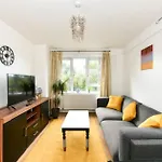 Entire Two Bedroom Flat In The Heart Of Greater London