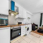 Modern Gem Brixton Centre Cozy & Comfort Charis City Studio